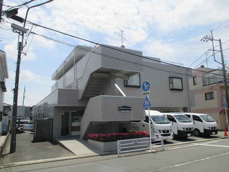 グランドュール 外観
