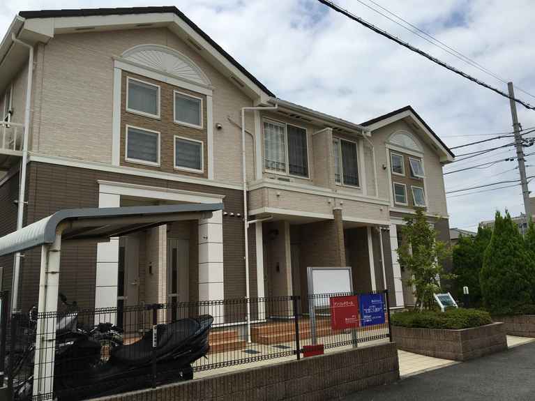 アンソレドミール 外観