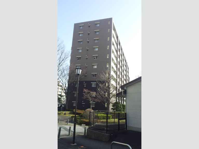 UR都市機構サンラフレ百合ヶ丘6号棟 外観