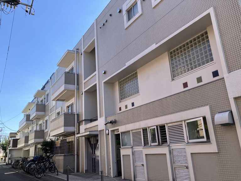 グルックレーベンハラ 外観