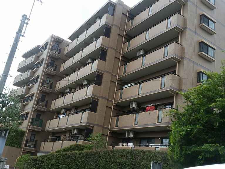 ライオンズガーデン久地 外観