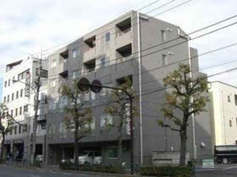 エミール・ナガト 外観