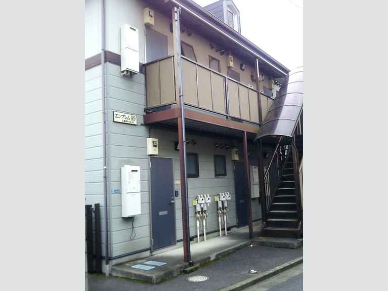 エンブレム99 外観