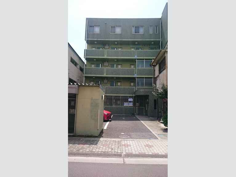 アンプルールベトン 川口 外観