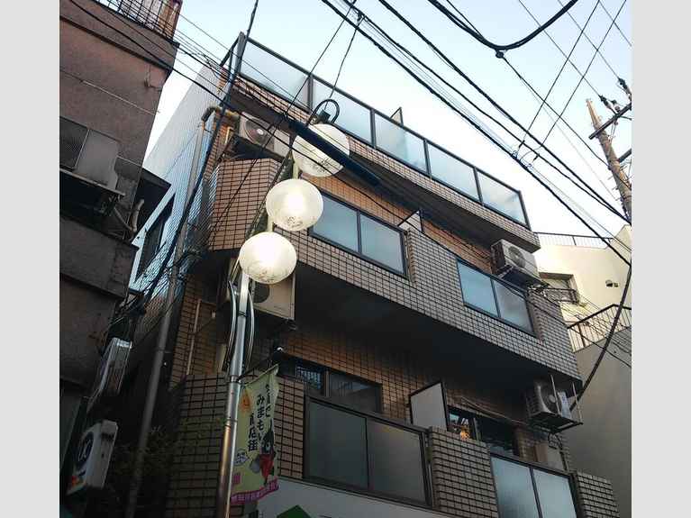 シュロス東裏 外観