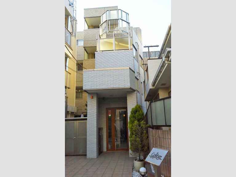 COLLEGE 外観