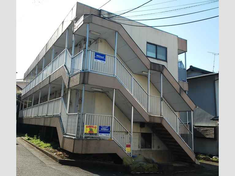 ホワイトハウス伊勢原 外観