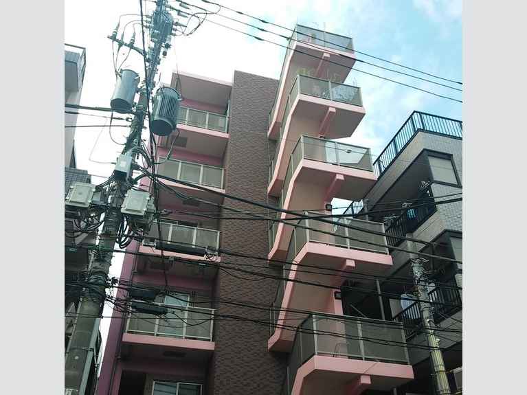 クレーエシャルマ 外観