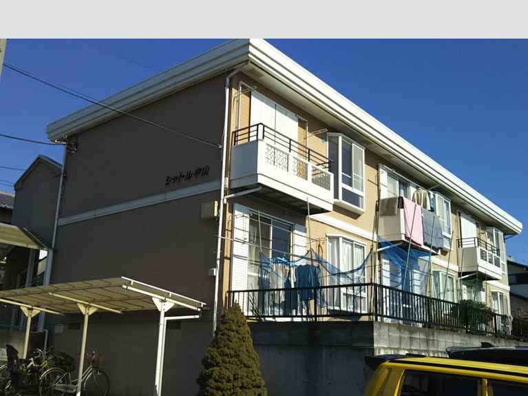 シャトル中山 外観
