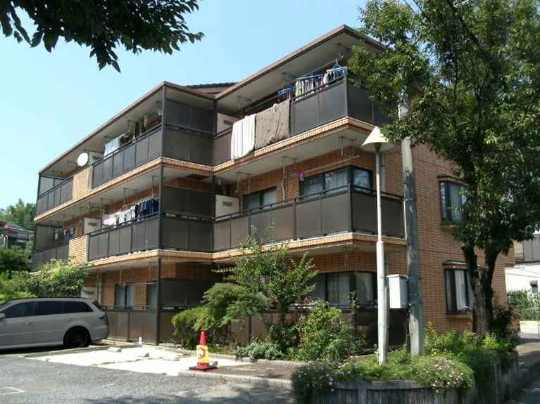 ファミリーナ 秋津 外観