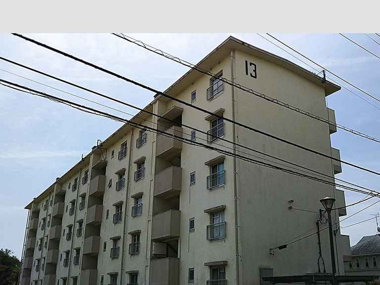 UR都市機構神代団地13号棟 外観