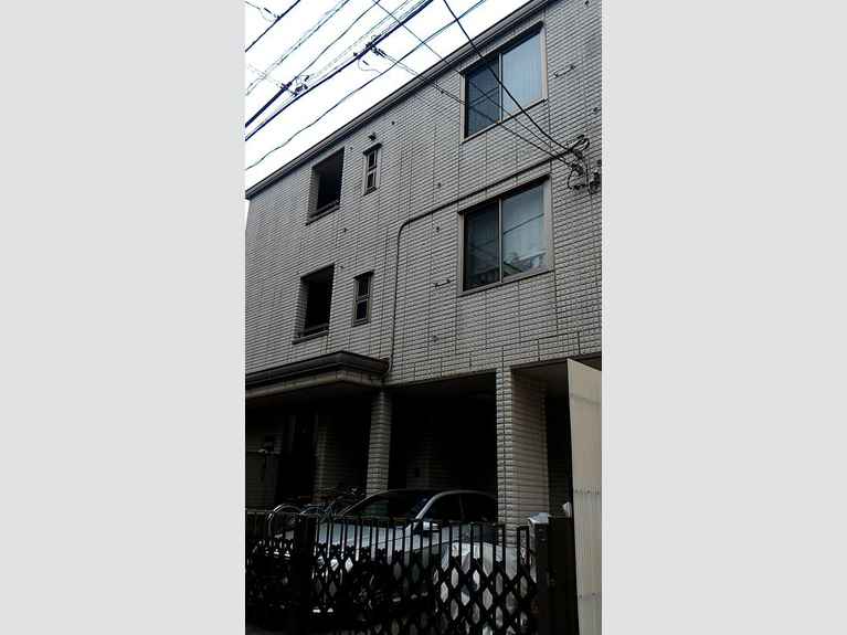 シェ・モア 外観