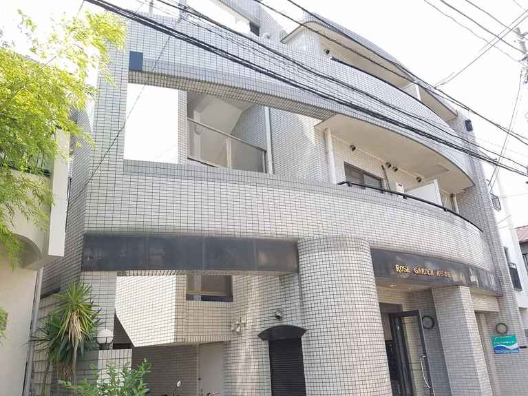 ROSE GARDEN A81番館 外観