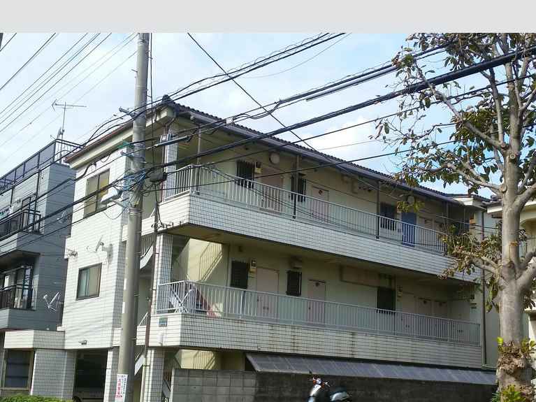 エミグラント 外観