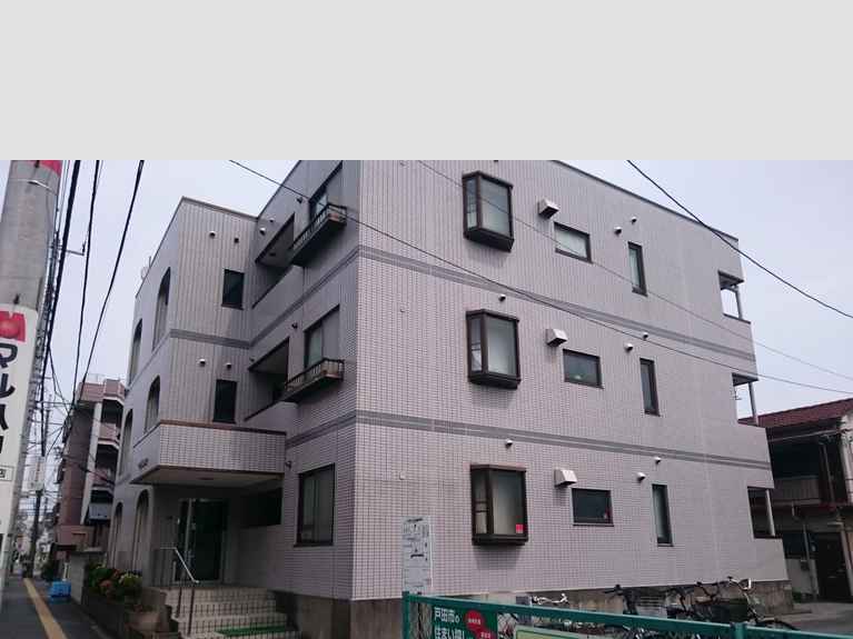 ベアトリ川岸 外観