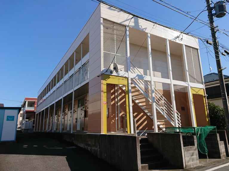 レオパレスルミエール 外観