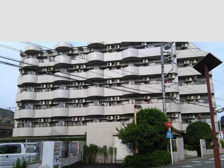 リズ生田 外観
