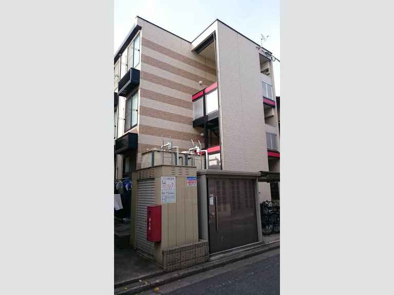 レオパレスシルフィー 外観