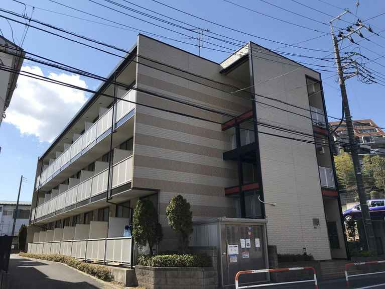 レオパレス南市場 外観