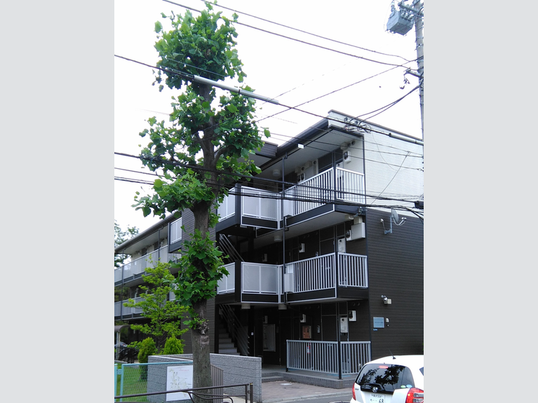 レオパレスホワイトヒルズ西生田 外観