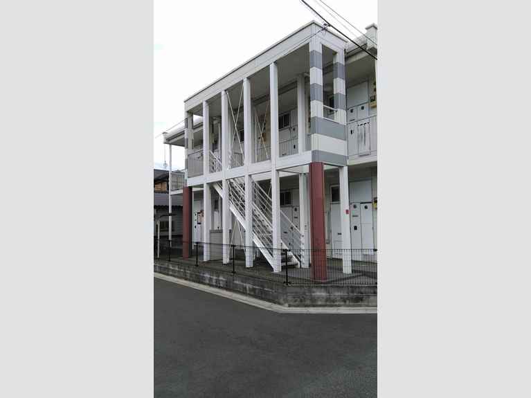レオパレスニューさがみ 外観