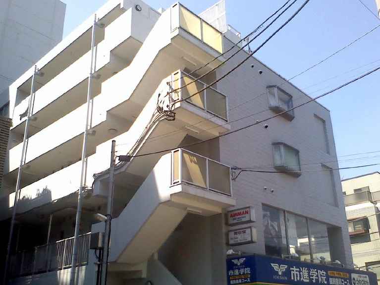 コリーヌ中山 外観