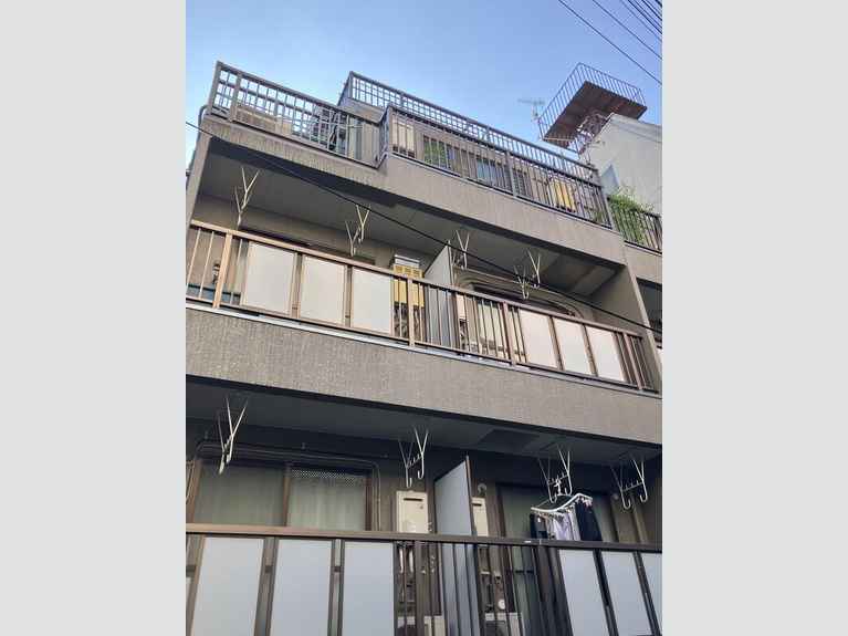 トゥモローランド 外観