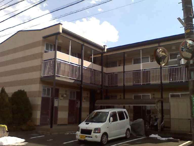 レオパレスT I 外観