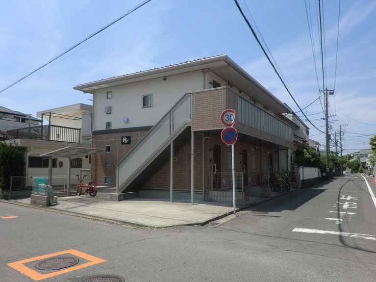 R 外観