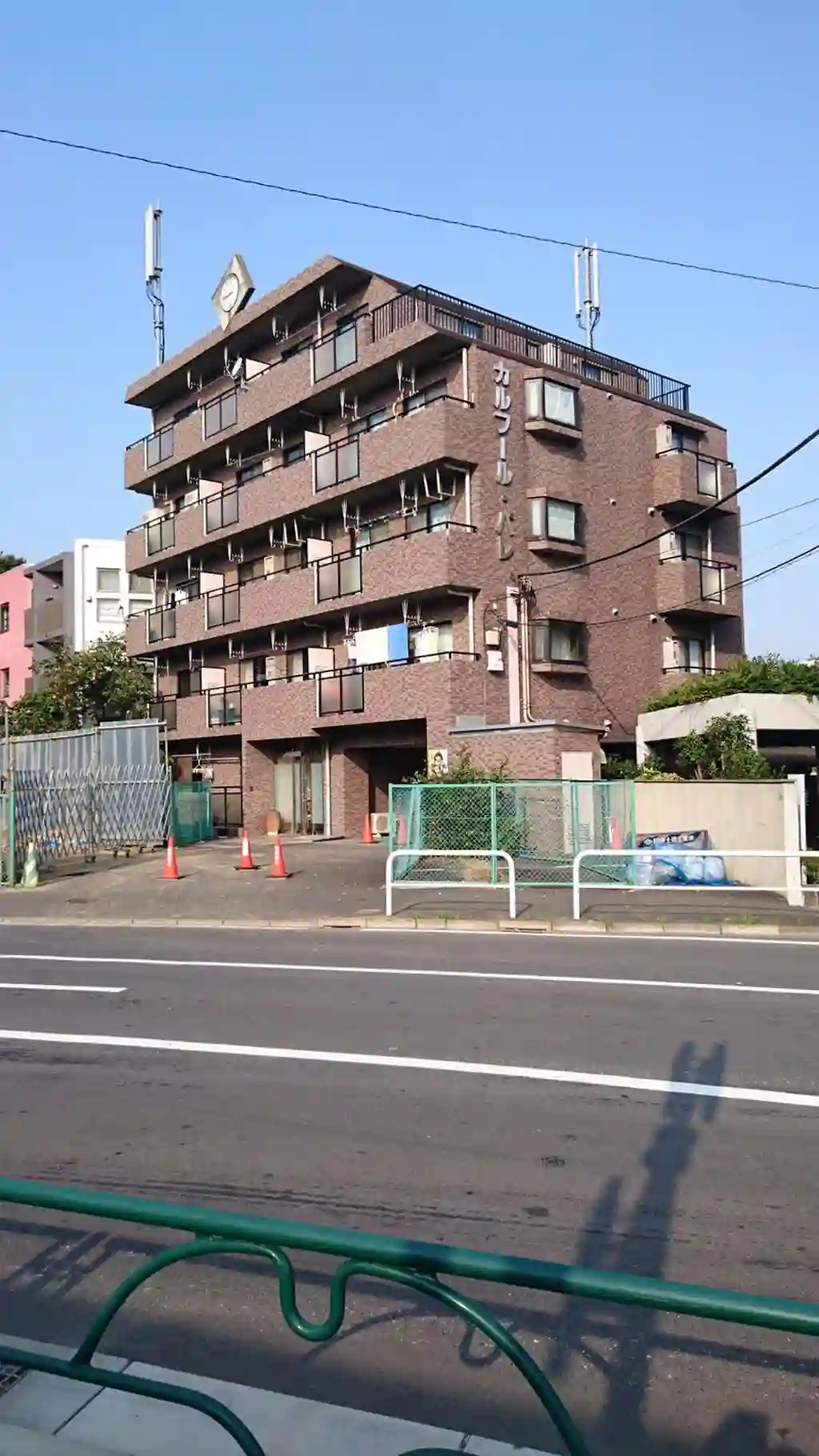 カルフール・パレ 外観