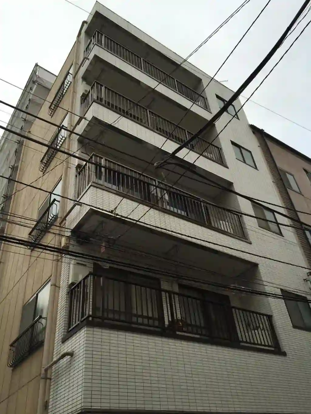 ドエルスダ 外観