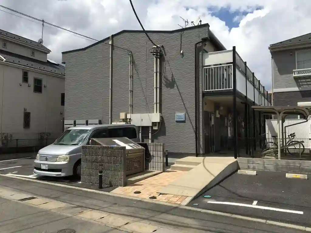 レオパレスレグルス 外観