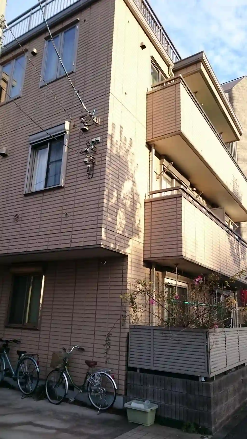 アンビシャス 外観