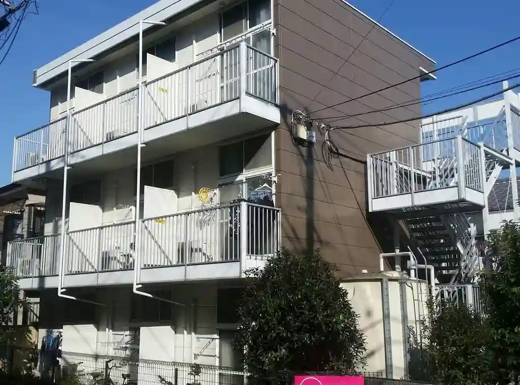 レオパレス新倉 外観