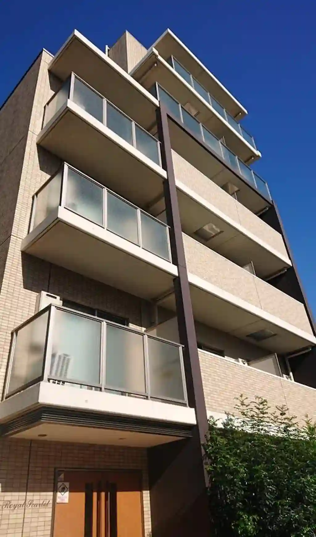 ロイヤルスカーレット 外観