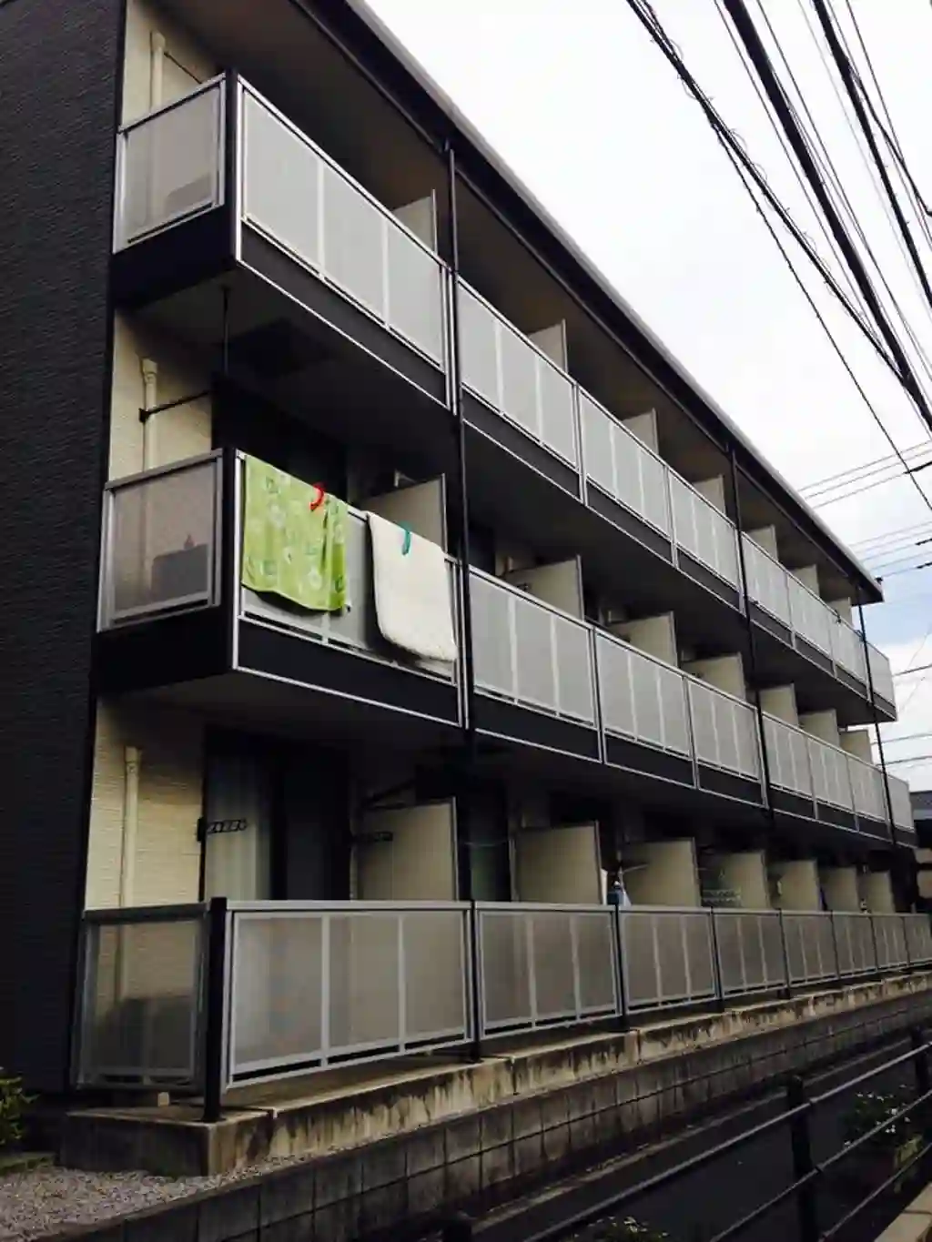 レオパレスプレミール中浦和I 外観