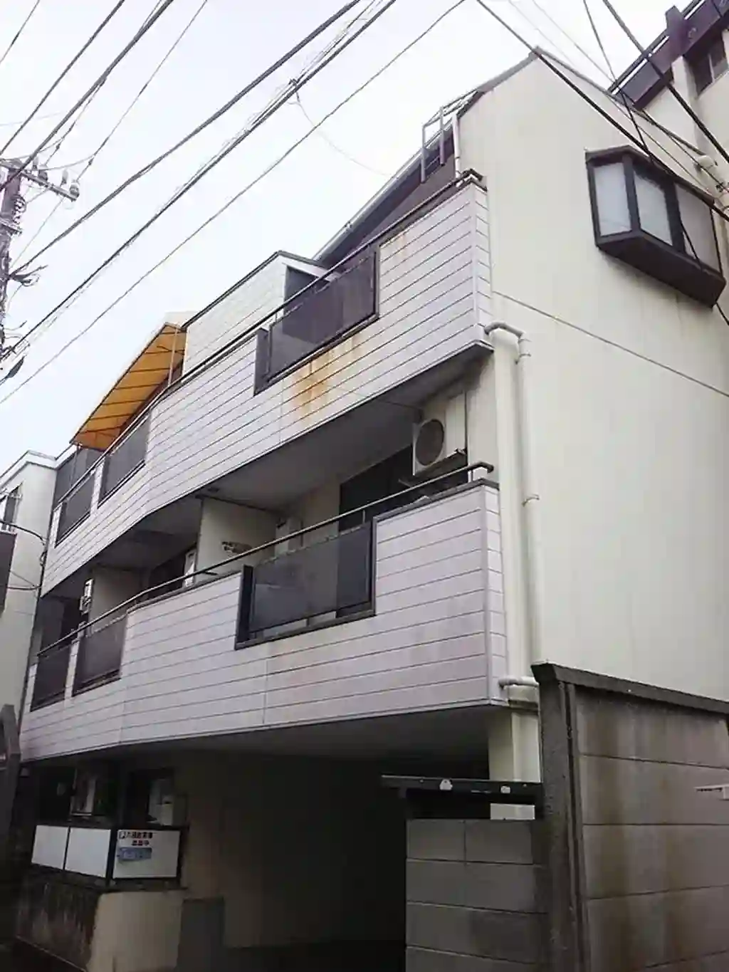 LAPINAGILE 外観