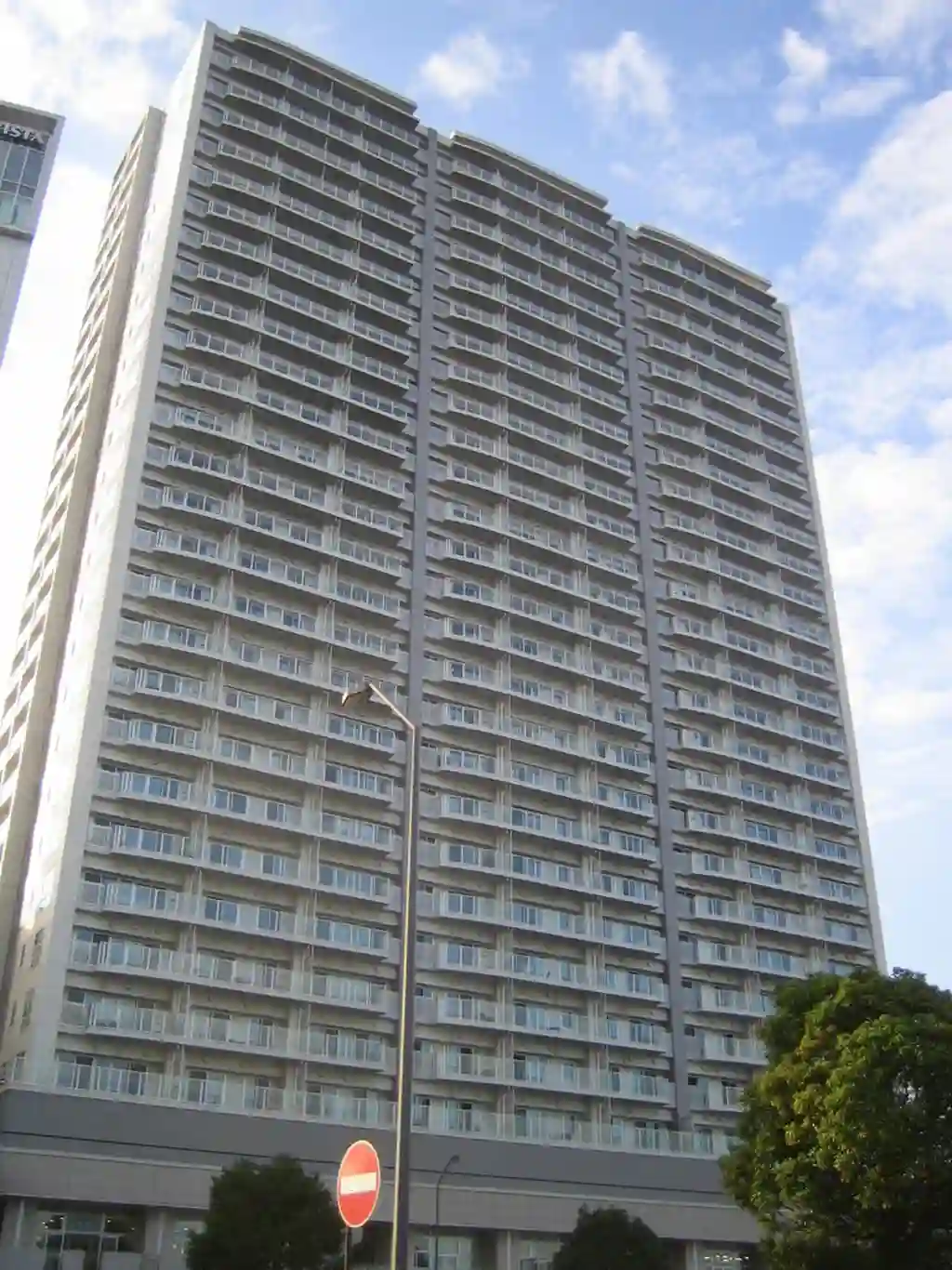 BLUE HARBOR TOWER みなとみらい 外観