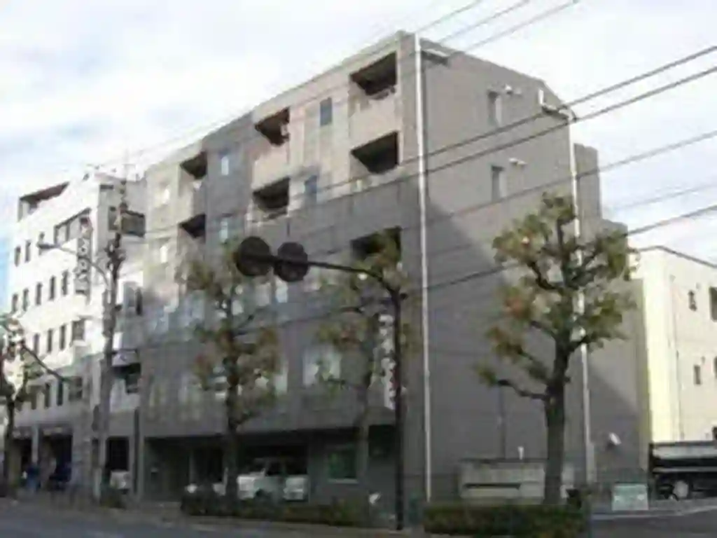 エミール・ナガト 外観