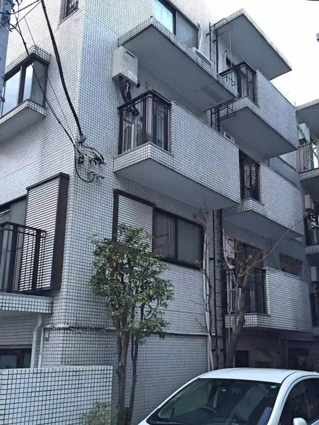 ロワール西館 外観