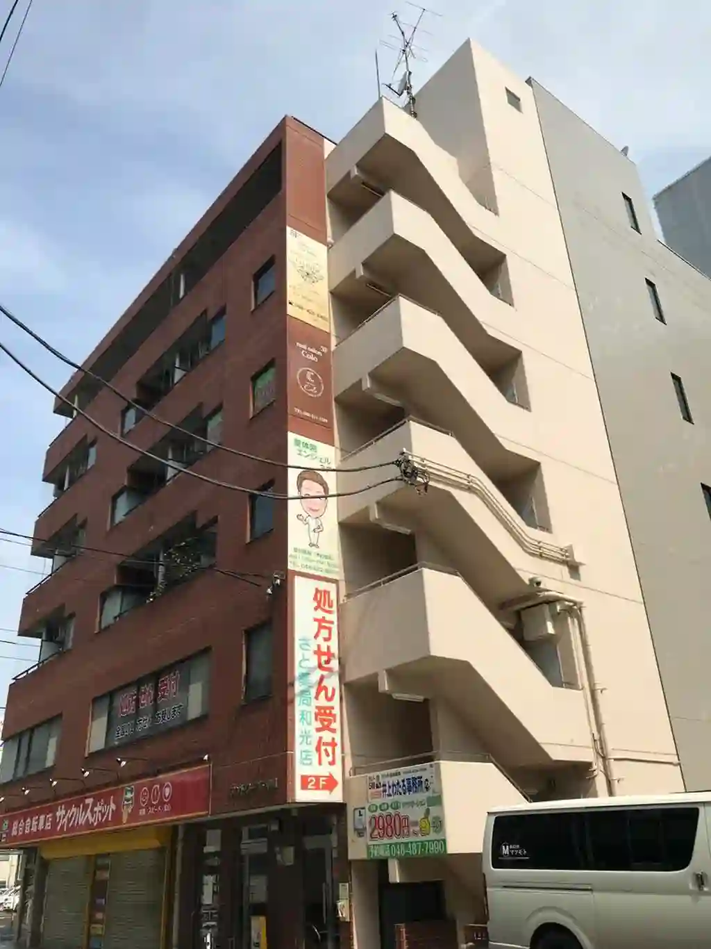 アントワープ・平岡 外観