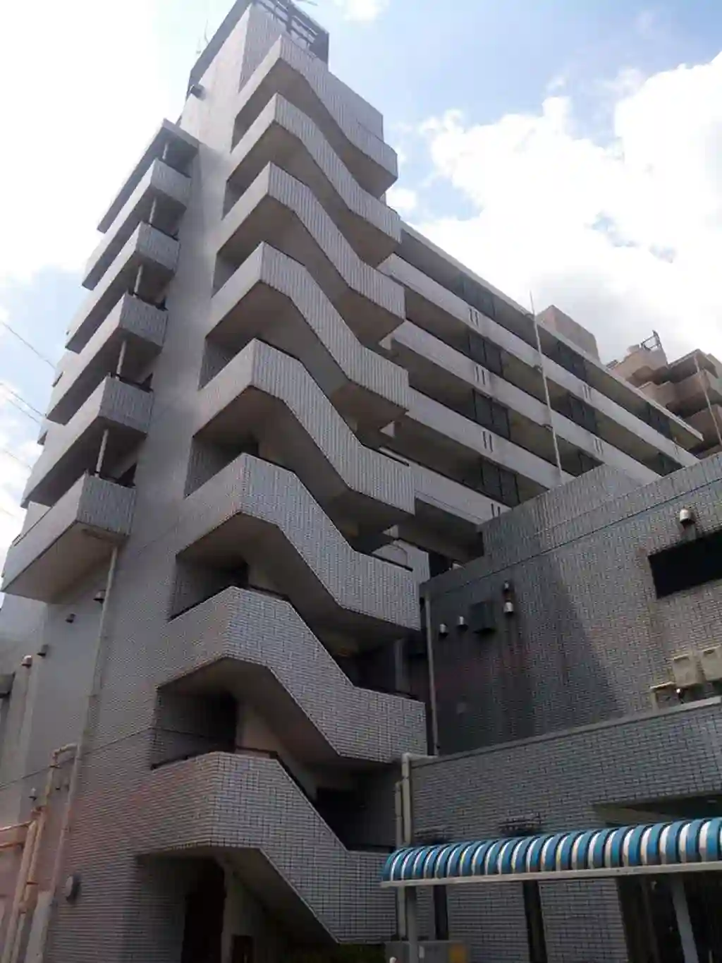 メデテリアンブルー 外観