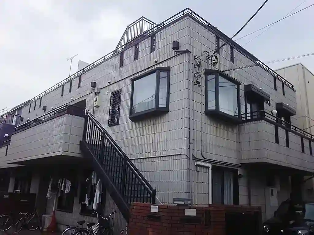 トラスティ 外観