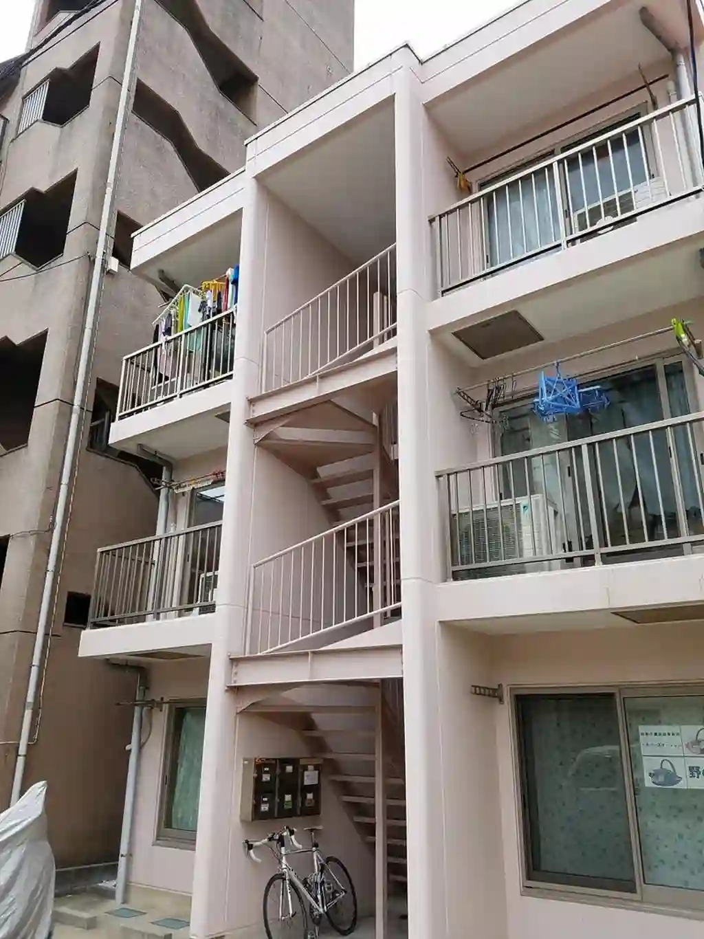 プレジデントマンション日の出町 外観