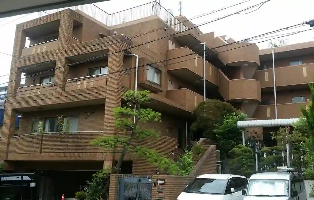 ALONG 外観