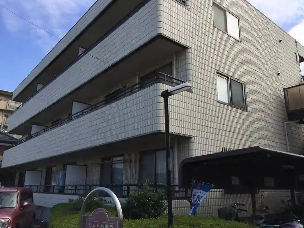 シャトル 登戸 外観