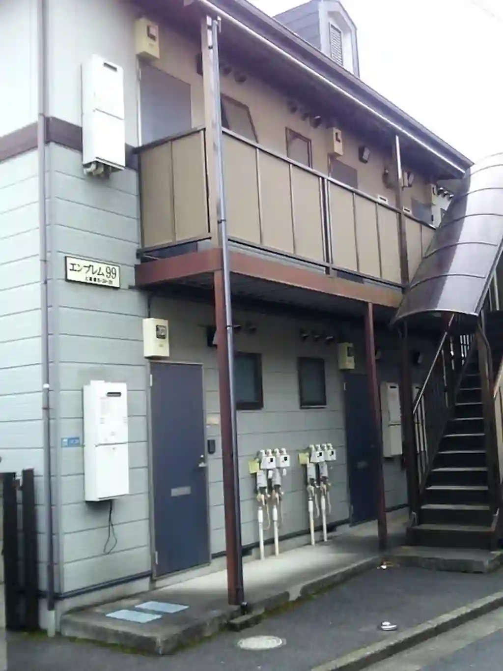 エンブレム99 外観