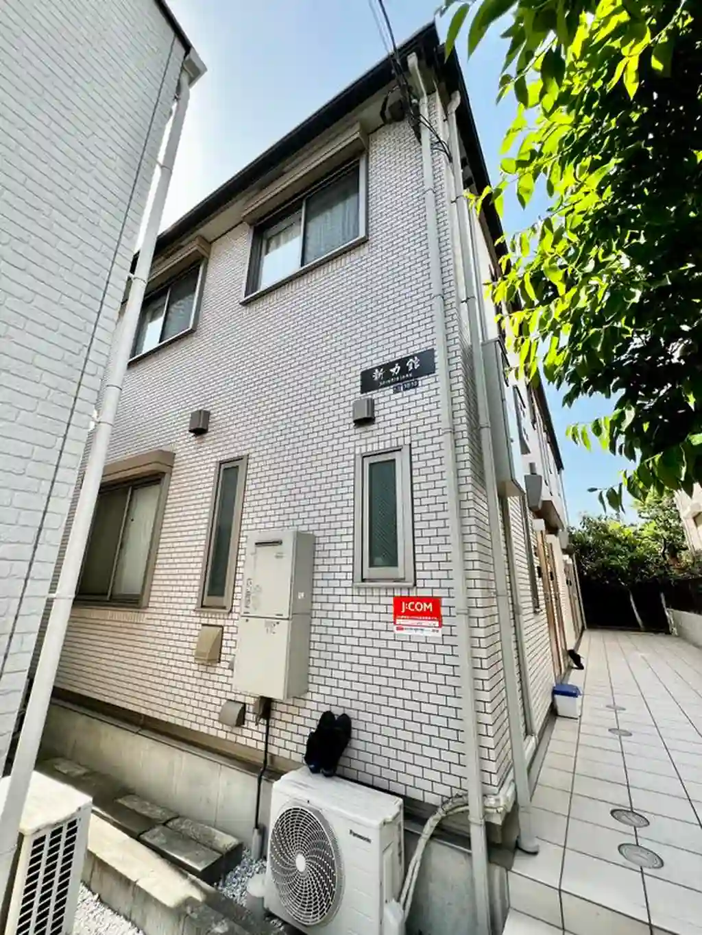 新力館 外観