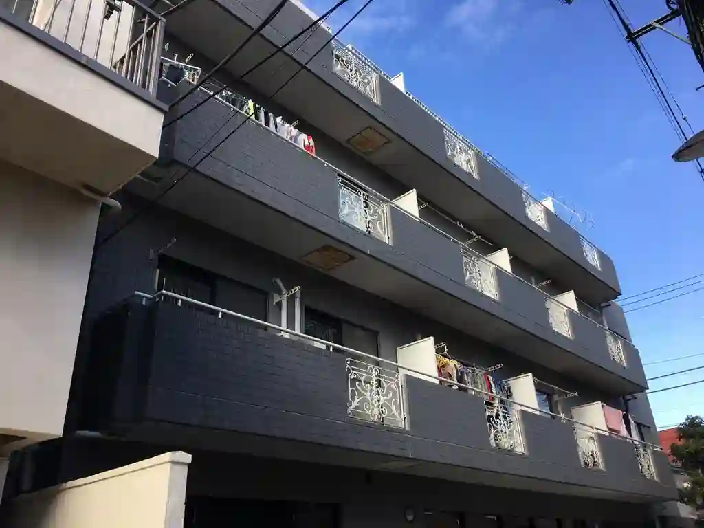 エミグラントトナミ 外観