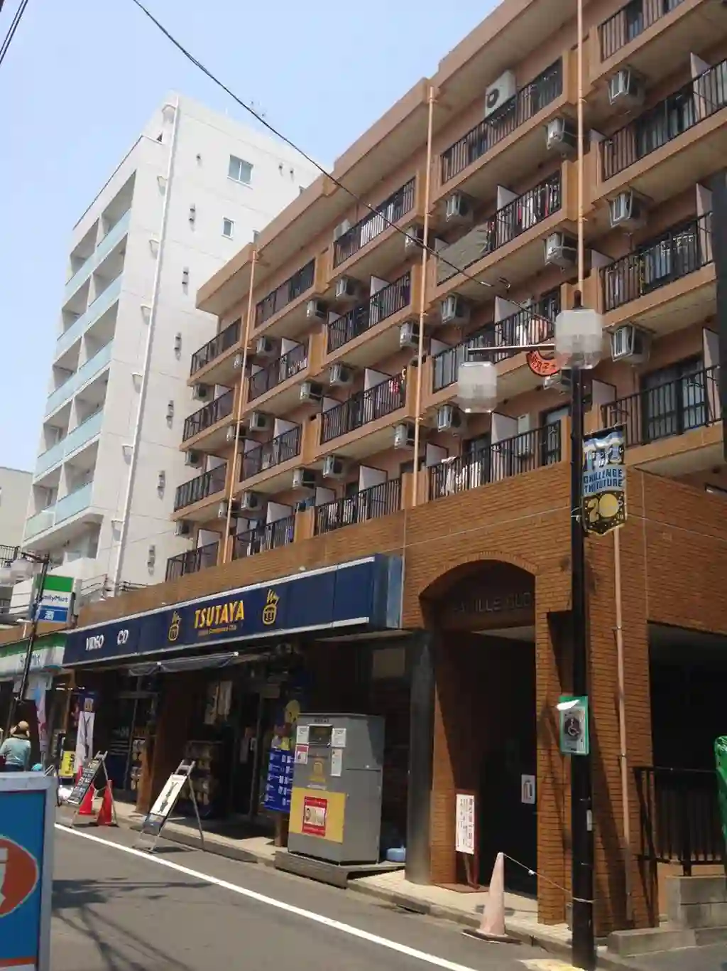 ファミーユビル 外観